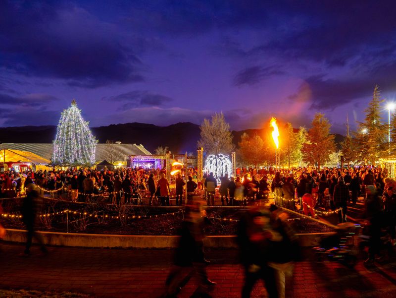 Light Up Winter Cromwell Promotions Group 2